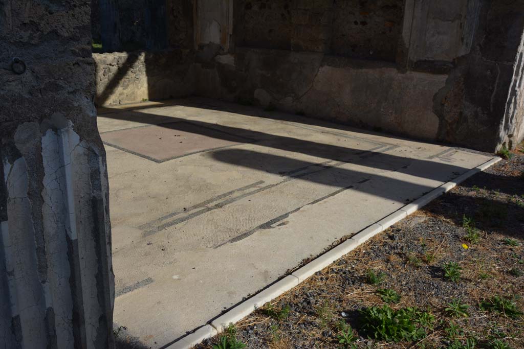 VI.11.10 Pompeii. October 2017. Room 33, looking north-east across flooring from atrium.
Foto Annette Haug, ERC Grant 681269 DÉCOR

