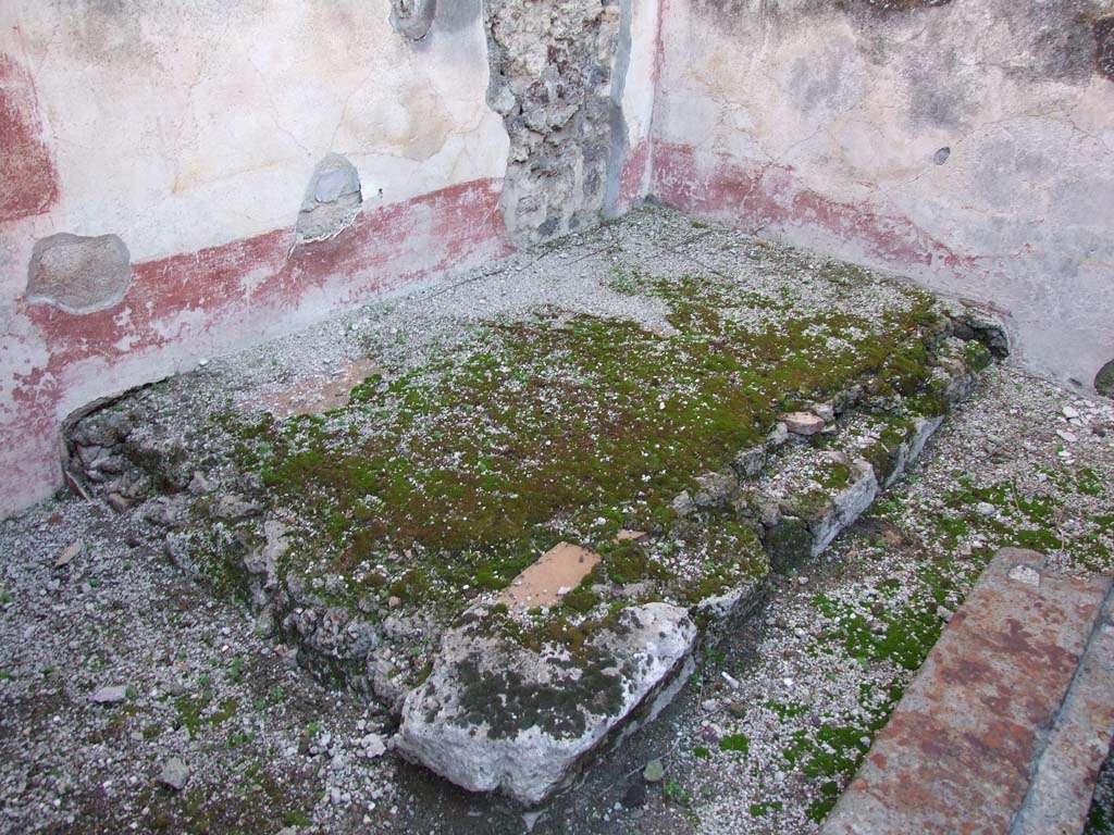 VI.11.10 Pompeii. December 2007. Room 30, looking north-east at north end of room.  