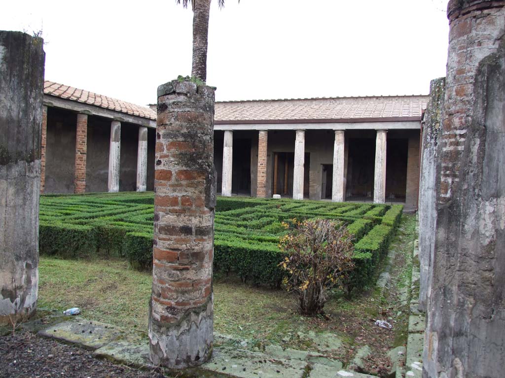 VI.11.10 Pompeii. December 2006. Looking north-west across the peristyle 36.