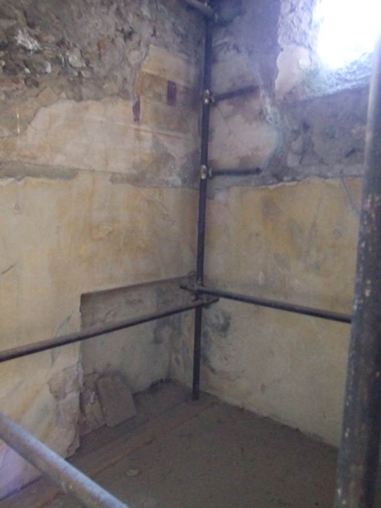 VI.11.10 Pompeii. December 2007. Room 41, recess in small room at rear of exedra.