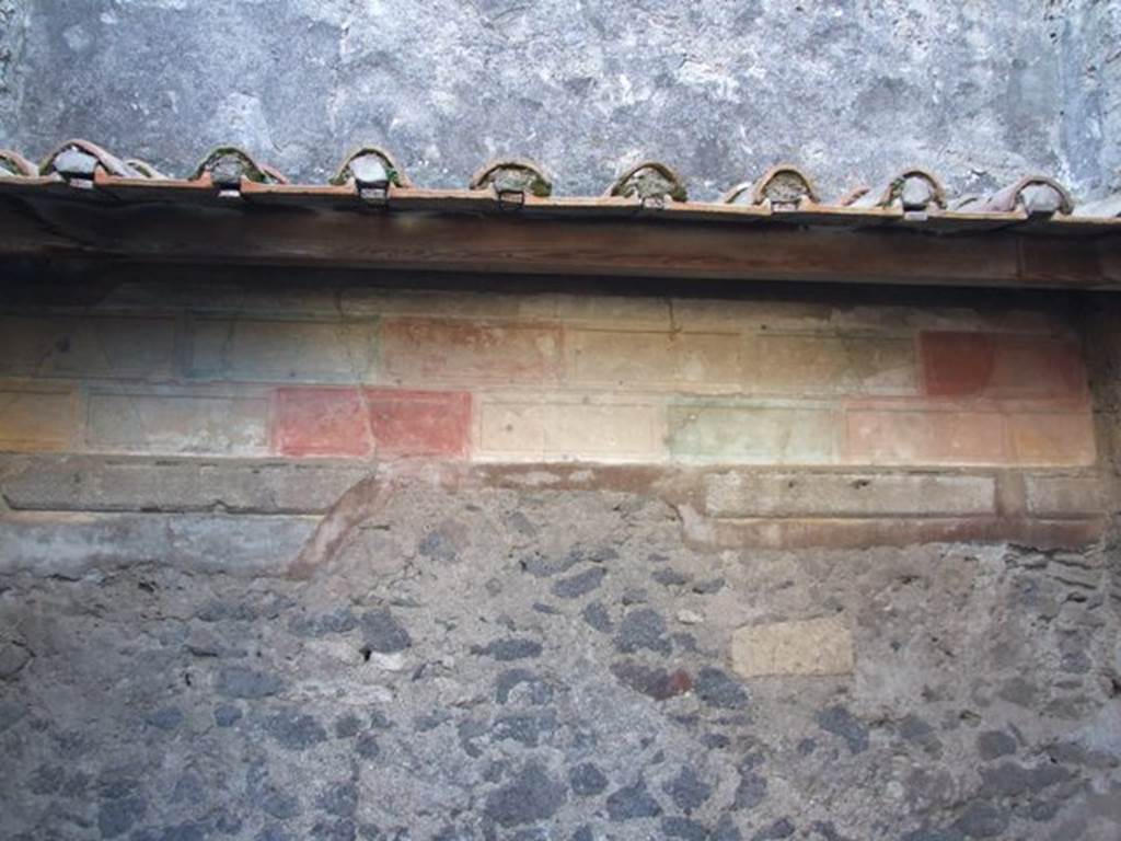 VI.11.10 Pompeii. December 2007. Room 24, detail of Style I, multicoloured stucco bricks.