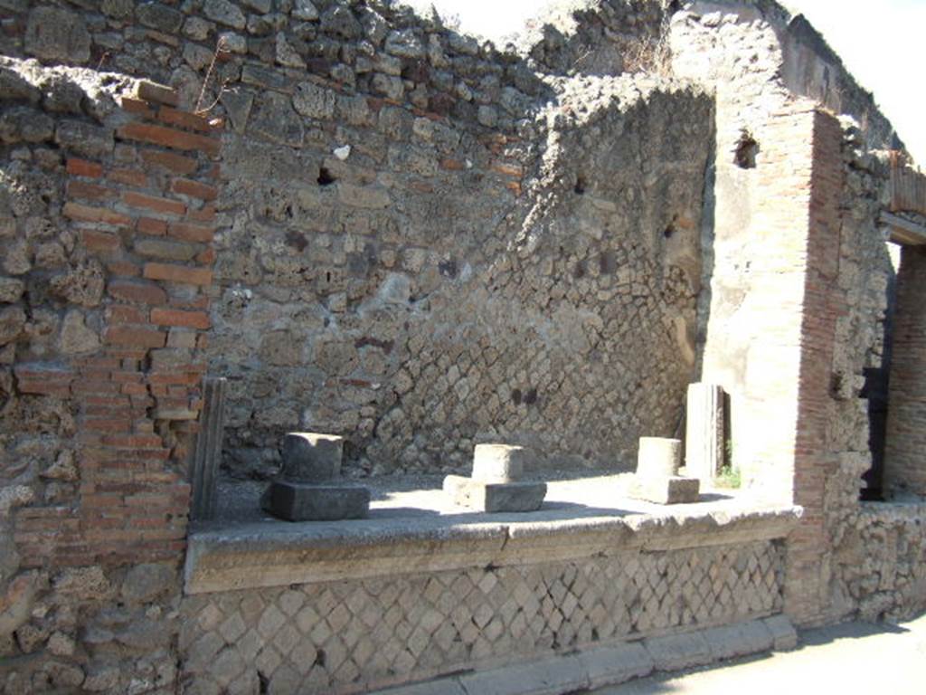 VI.12.2 Pompeii. September 2005. Rear north wall of second peristyle garden.