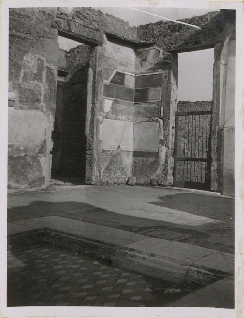 VI.12.2 Pompeii. Pre-1943. South-east corner of atrium.
On the left, east wall, is the doorway to the cubiculum 28, on the right, south wall, is a doorway linking to shop at VI.12.3.
See Warscher, T. (1946). Casa del Fauno, Swedish Institute, Rome. (p.19, n.23).