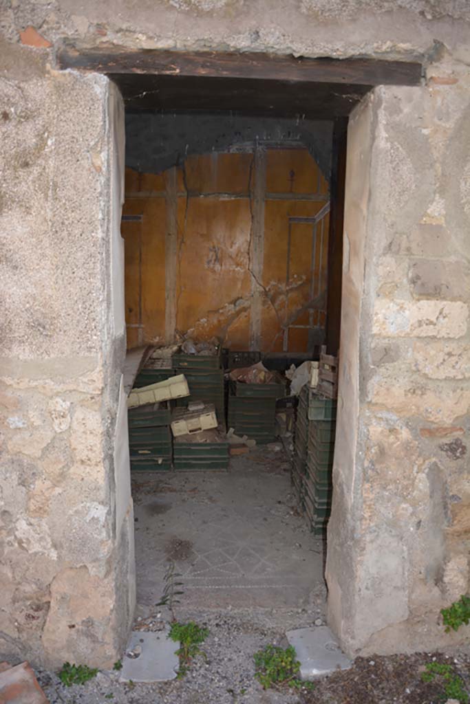 VI.14.20 Pompeii. October 2019. Room 13, looking south through doorway.
Foto Annette Haug, ERC Grant 681269 DCOR.
