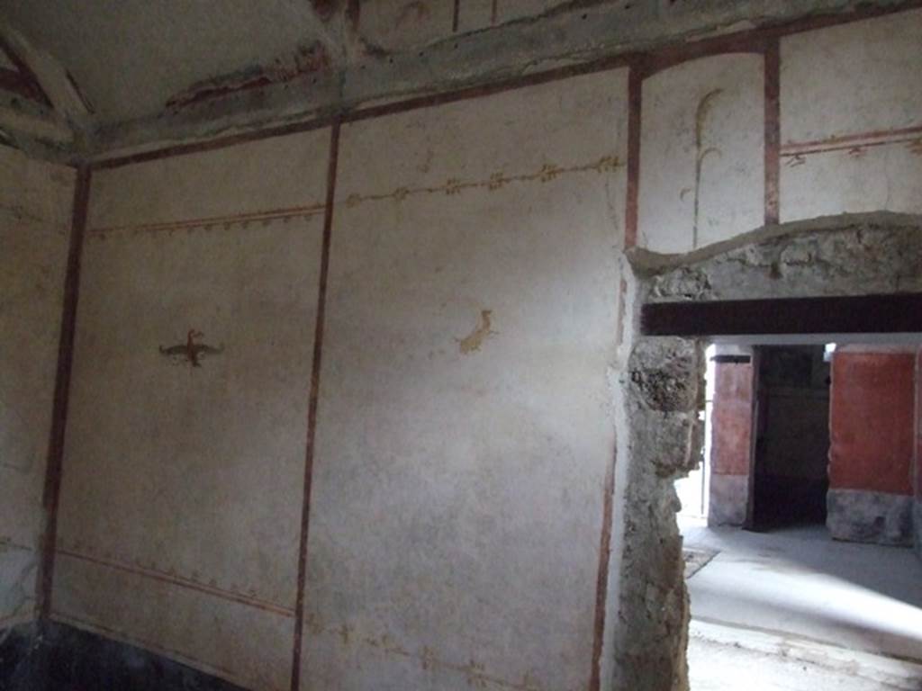 VI.15.8 Pompeii. December 2007. East wall of cubiculum at rear of tablinum.