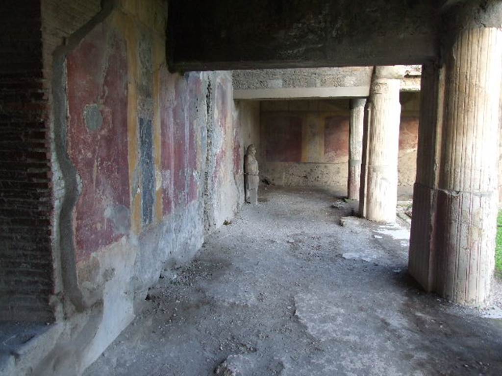 VII.1.8 Pompeii. December 2006. Looking east along north portico B.