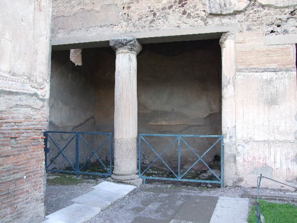 VII.1.8 Pompeii. December 2006. Room R, bowling players room on north side of corridor H.
