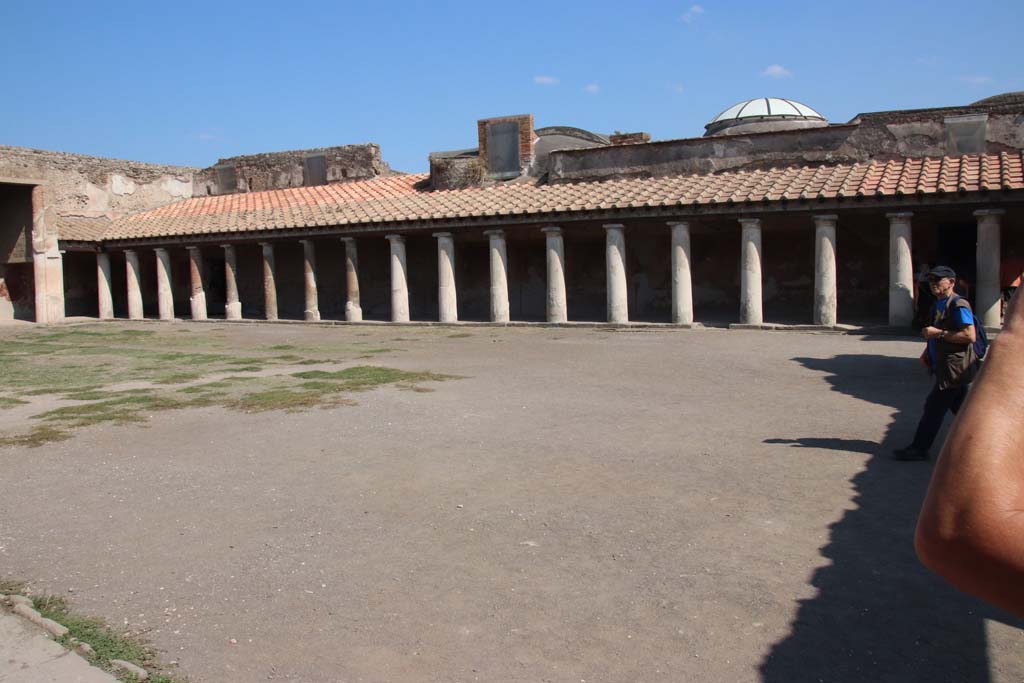 VII.1.8 Pompeii. September 2017. Looking towards east portico. Photo courtesy of Klaus Heese.