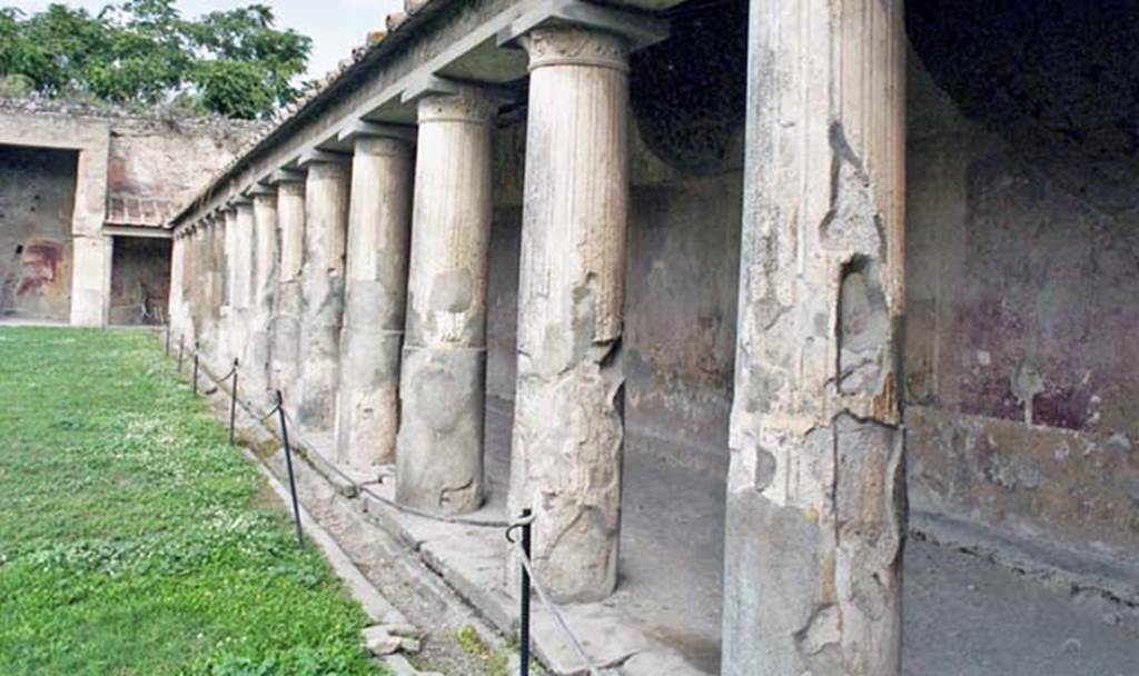 VII.1.8 Pompeii. October 2001. East side of portico B looking north from entrance.
Photo courtesy of Peter Woods.
