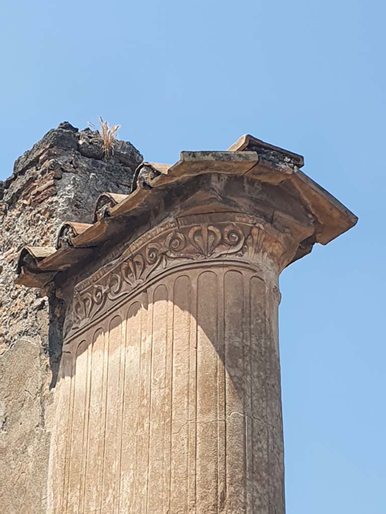 VII.1.8 Pompeii. July 2021. Upper pilaster on south portico, looking north-west. 
Foto Annette Haug, ERC Grant 681269 DÉCOR Near vestibule
