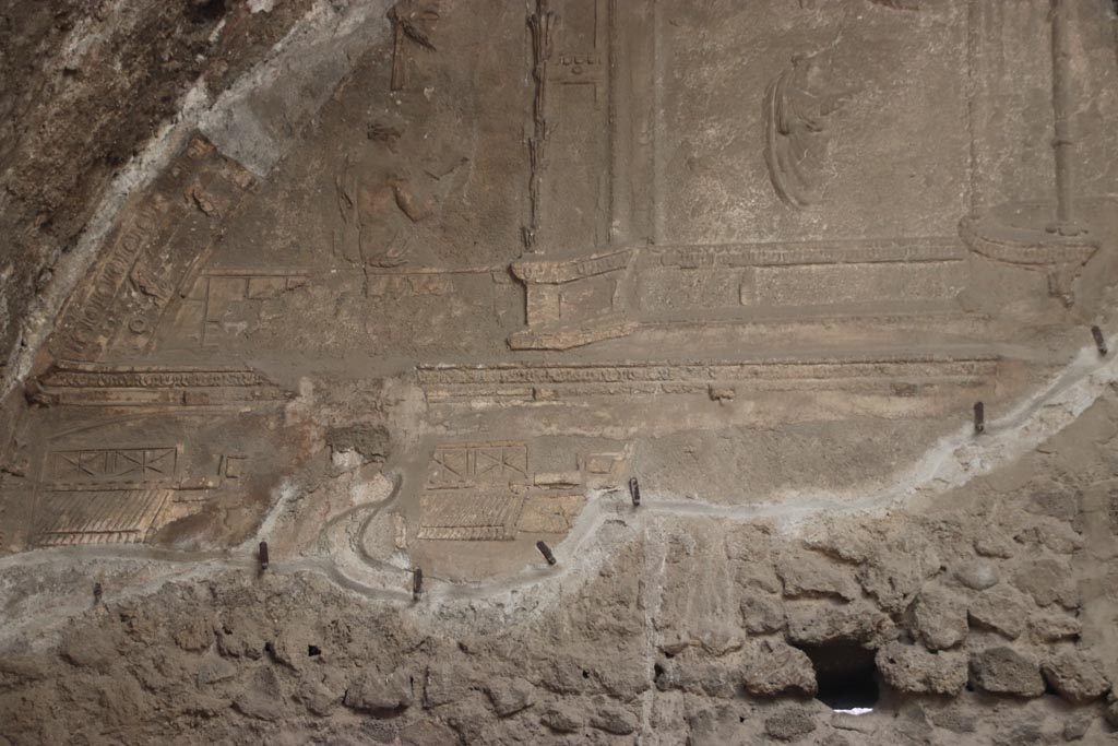 VII.1.8 Pompeii. October 2023. Detail from north end (left side) of east wall of men’s tepidarium 3. Photo courtesy of Klaus Heese.