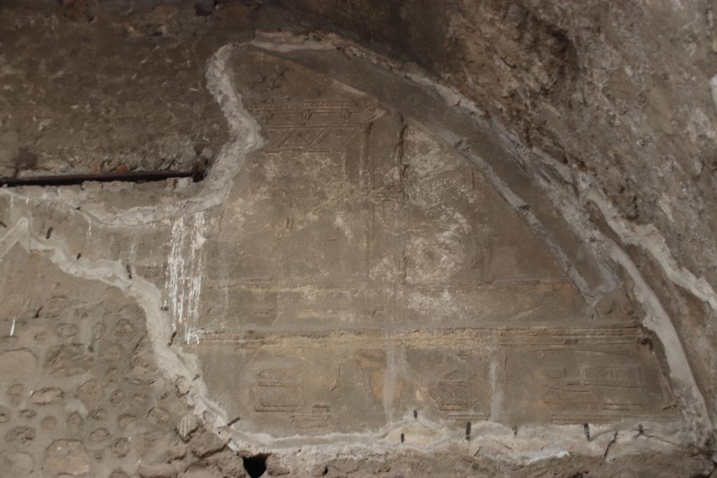 VII.1.8 Pompeii. October 2022. Detail from south end (right side) of east wall of men’s tepidarium 3. Photo courtesy of Klaus Heese.