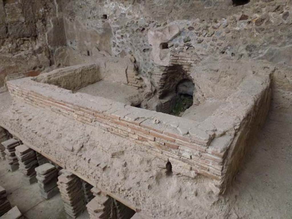 VII.1.8 Pompeii. June 2012. Men’s tepidarium 3, pool near east wall. Photo courtesy of Michael Binns.