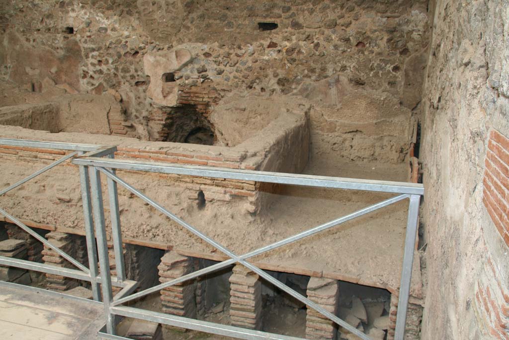 VII.1.8 Pompeii. April 2013. Men’s tepidarium 3, pool against east end wall in south-east corner. 
Photo courtesy of Klaus Heese.
