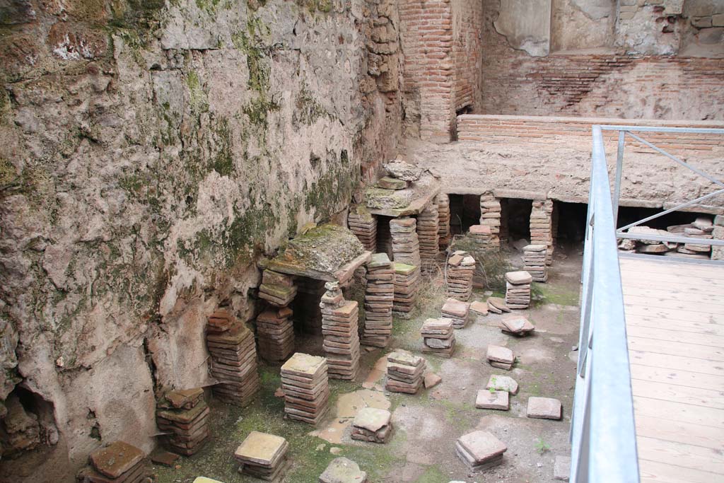 VII.1.8 Pompeii. April 2014. Looking towards north wall and north-east corner of calidarium 5 and hypocaust system.
Photo courtesy of Klaus Heese.
