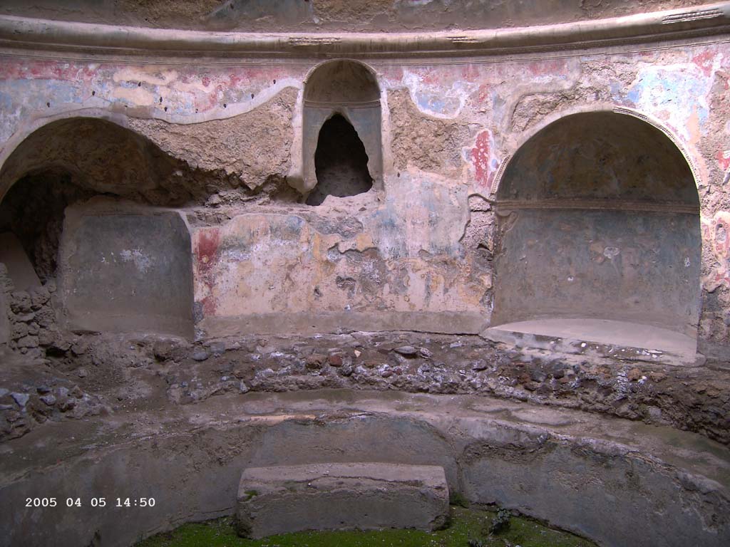 VII.1.8 Pompeii. April 2005. Recesses on north side of frigidarium 4. Photo courtesy of Klaus Heese.