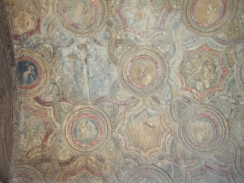 VII.1.8 Pompeii. September 2005. Detail of stucco ceiling in vestibule 1.