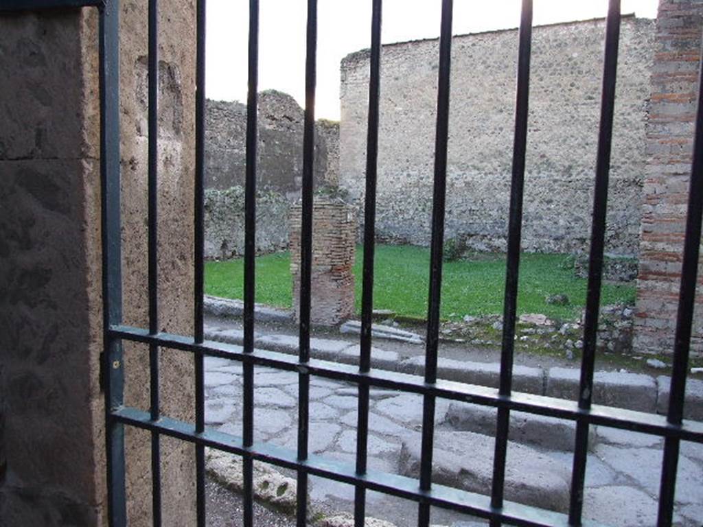 VII.1.8 Pompeii. December 2006. Entrance at VII.1.50, looking west out of corridor J onto Vicolo del Lupanare.