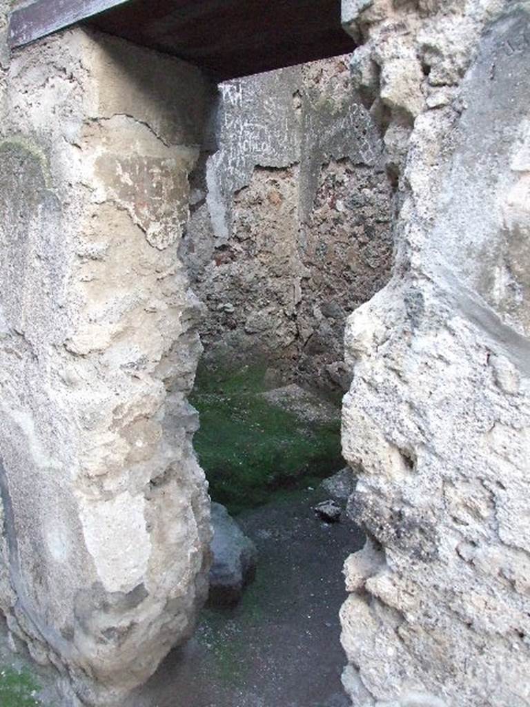 VII.1.8 Pompeii. December 2006. Small room U on south side of corridor J, just inside entrance at VII.1.50.