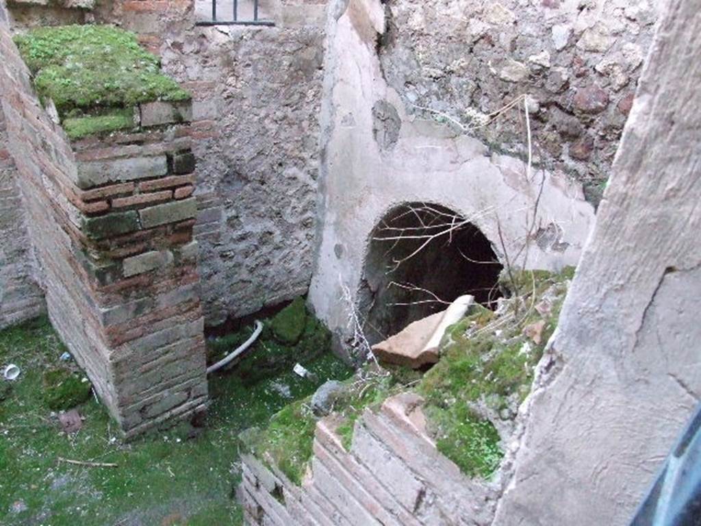 VII.1.8 Pompeii. December 2006. Room T, inside room S, on south side of corridor J.