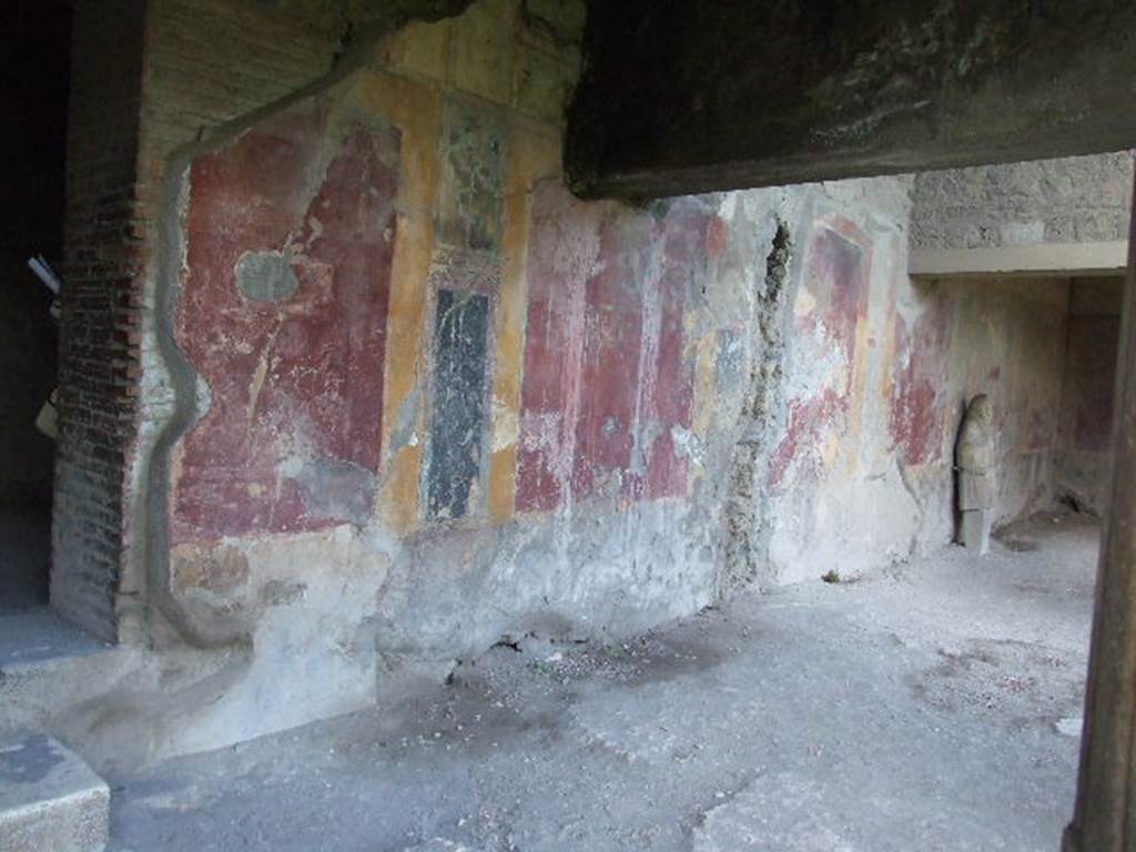 VII.1.8 Pompeii. December 2006. North side of portico B.