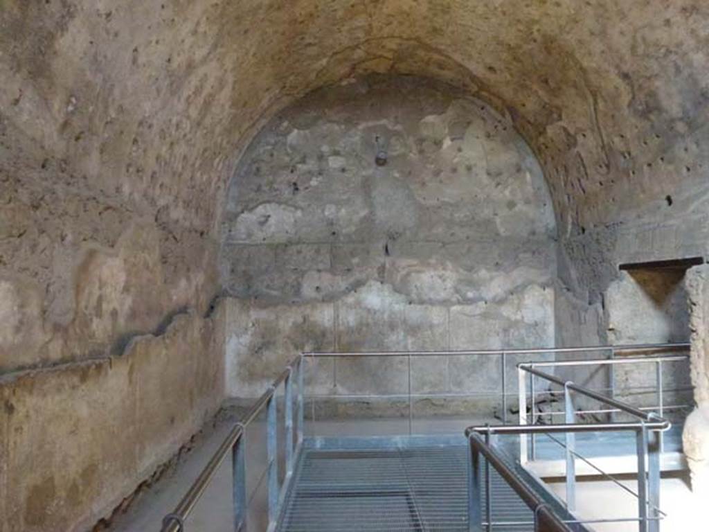 VII.1.8 Pompeii. June 2012. East end of tepidarium 10, with doorway to caldarium 9, on right. Photo courtesy of Michael Binns.