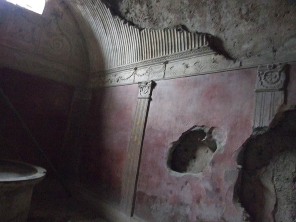 VII.1.8 Pompeii. December 2007. North wall and ceiling stucco showing hollow wall in caldarium 9 of womens baths.
