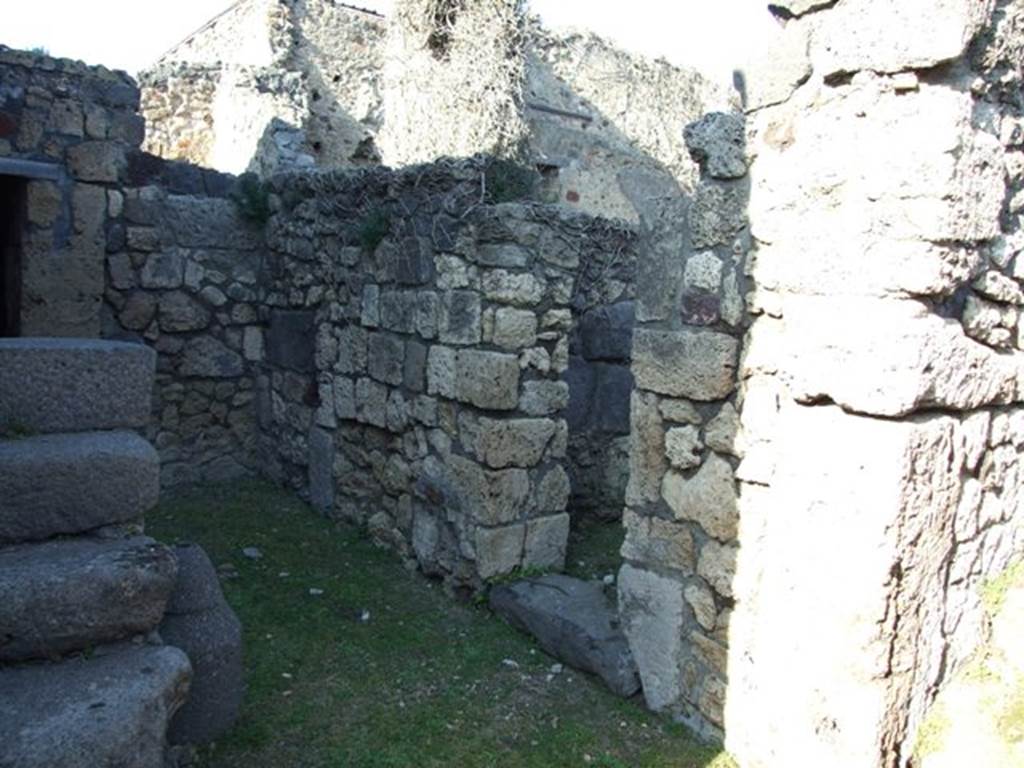 VII.4.31 Pompeii. March 2009. Doorway to Room 26.