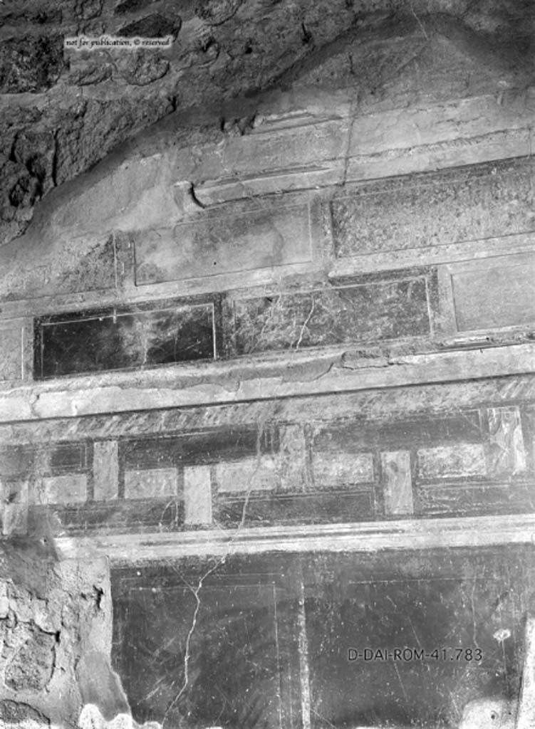 VII.6.38 Pompeii. c.1930. Room 29, detail of painted wall decoration
DAIR 41.783. Photo © Deutsches Archäologisches Institut, Abteilung Rom, Arkiv.
See Pernice, E. 1938. Pavimente und Figürliche Mosaiken: Die Hellenistische Kunst in Pompeji, Band VI. Berlin: de Gruyter, (tav. 56.3, above.)