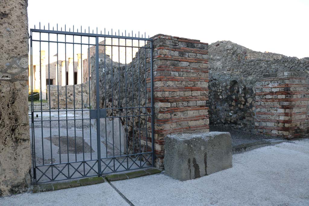 VII.7.5 Pompeii on left. December 2018.
Looking towards entrance doorway, with VII.7.4 on right. Photo courtesy of Aude Durand.