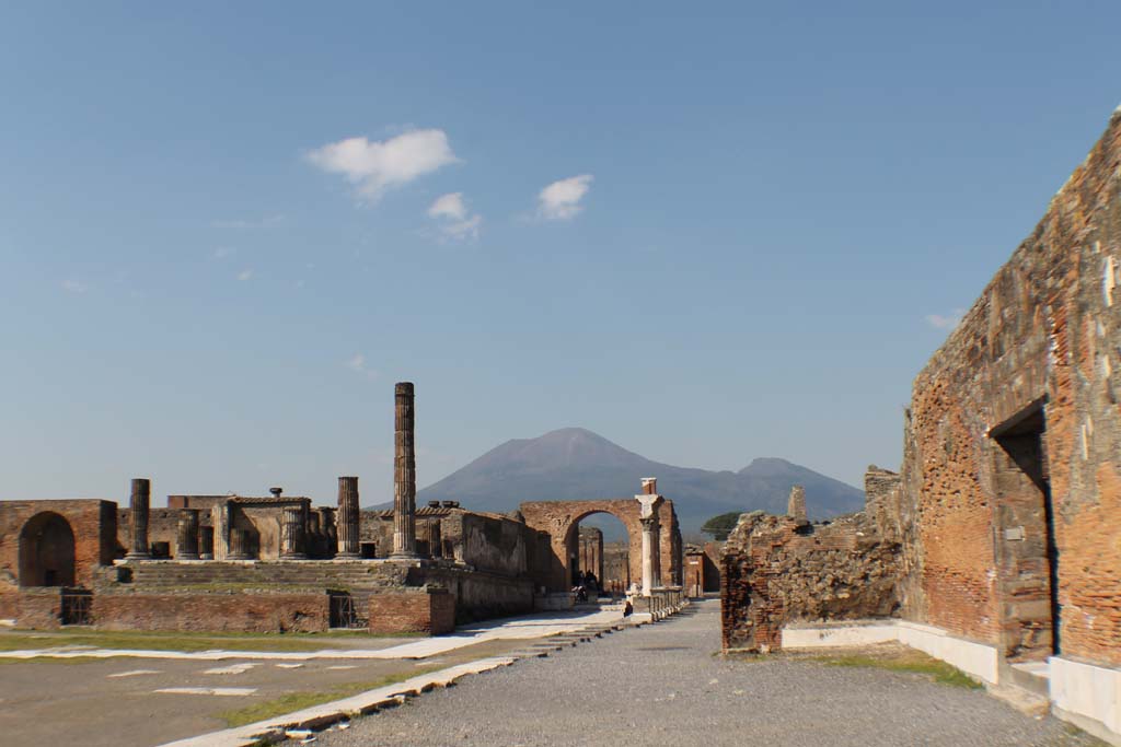 VII.8 Pompeii Forum. March 2014. Looking north along east side of Forum from entrance doorway of VII.9.2, on right.
Foto Annette Haug, ERC Grant 681269 DÉCOR.
