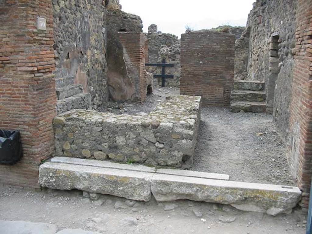 VII.9.30 Pompeii. May 2003. Entrance doorway, looking south. Photo courtesy of Nicolas Monteix.