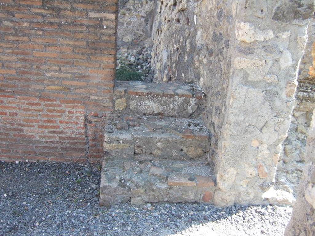 VII.9.30 Pompeii.  September 2005.  Stairs to upper floor.