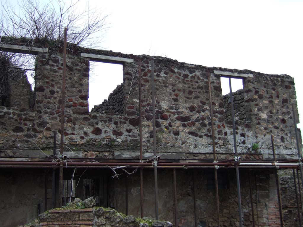 VII.12.28 Pompeii. December 2005. East end of upper floor.  