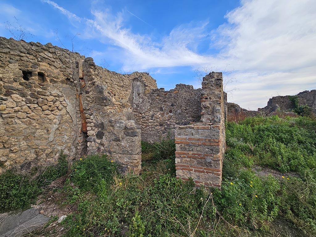 VII.12.35 Pompeii. November 2024.
Looking east towards doorway to room (b), on north side of room (a), from area (m). Photo courtesy of Annette Haug.