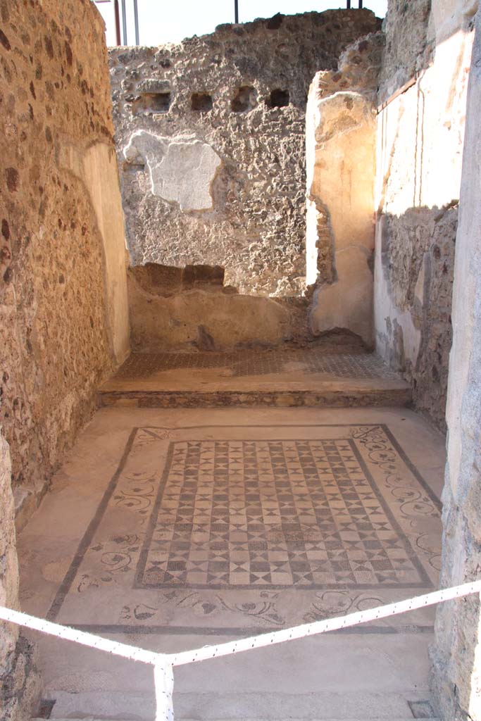 VII.15.2 Pompeii. September 2017. Looking west through doorway to cubiculum in north-west corner of atrium.
Photo courtesy of Klaus Heese.