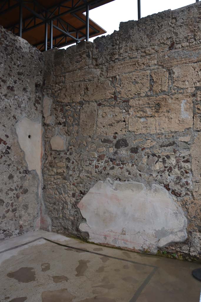 VII.15.2 Pompeii. November 2017.
Looking towards north-west corner and north wall of west ala.
Foto Annette Haug, ERC Grant 681269 DÉCOR.