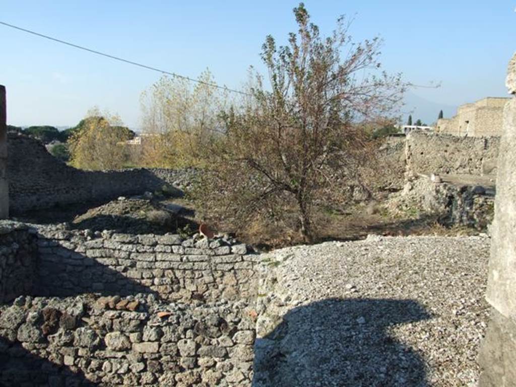 VII.15.2 Pompeii. December 2007. Rooms on lower level and garden.