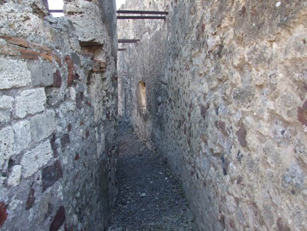 VII.15.2 Pompeii. December 2007. Looking south.
Corridor from area at rear of living rooms to west side of VII.15.1 and VI.15.2.