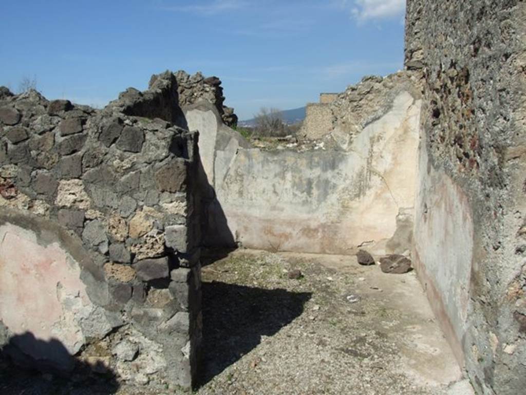 VII.15.2 Pompeii. March 2009. Doorway into tepidarium on left side of corridor.