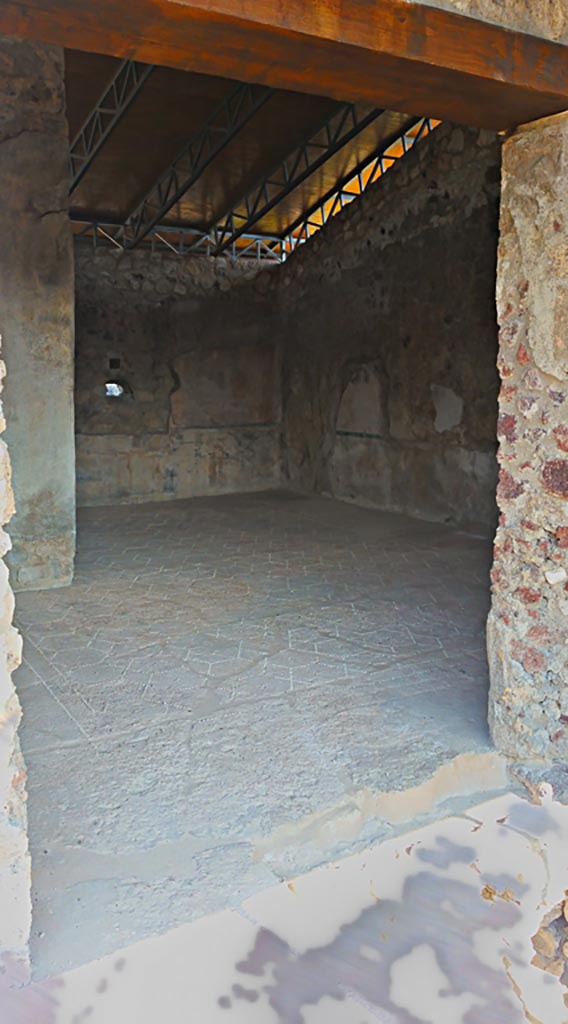 VII.15.2 Pompeii. 2017/2018/2019
Looking north-east through doorway into apodyterium, or exedra/lounging room.
Photo courtesy of Giuseppe Ciaramella.