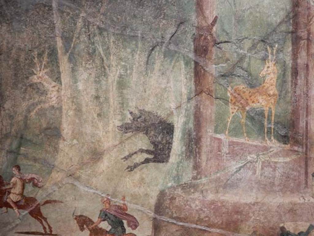 VII.15.2 Pompeii. May 2018. Detail from Slaughter of the Niobids from north wall of apodyterium/exedra.
The servants continue hunting an exceptionally large giant boar as if unaware of what is happening around them. Photo courtesy of Buzz Ferebee.
Now in Naples Archaeological Museum. Inventory number 111479.