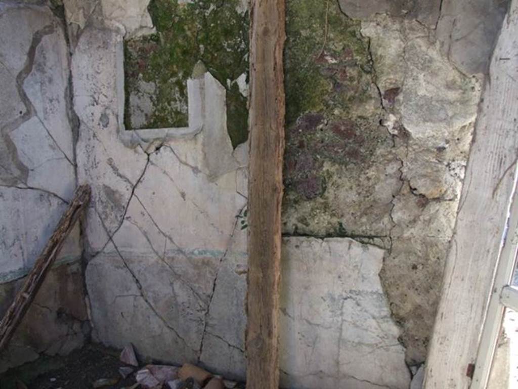 VII.15.2 Pompeii. March 2009. South wall of apodyterium/exedra. Site of a painting of Perseus and Andromeda.