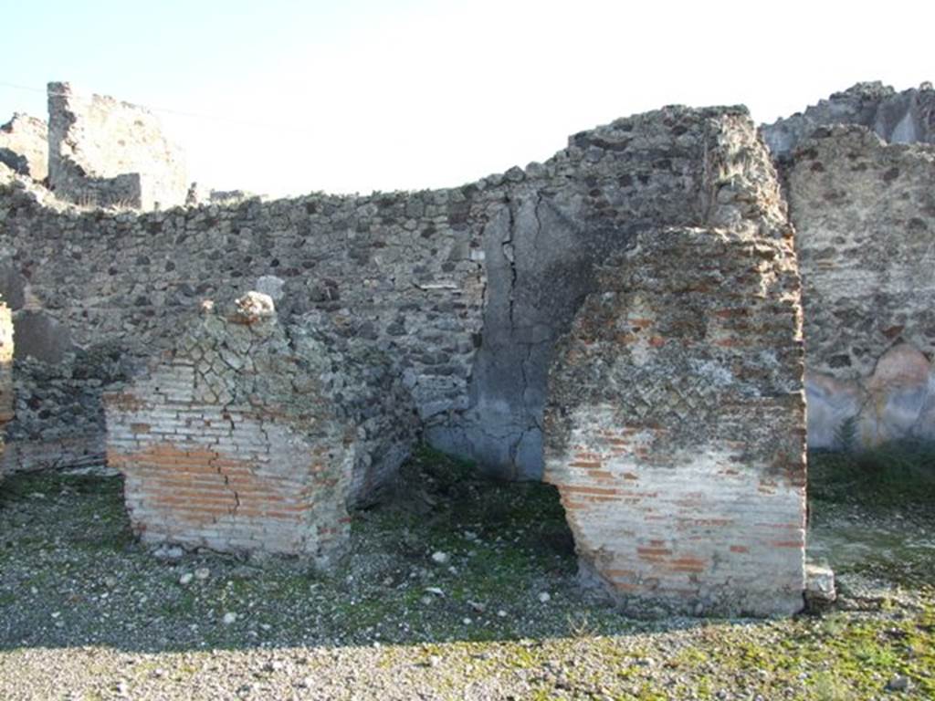 VII.16.15 Pompeii. December 2007. Doorway to room 10, third cubiculum on south side of atrium.