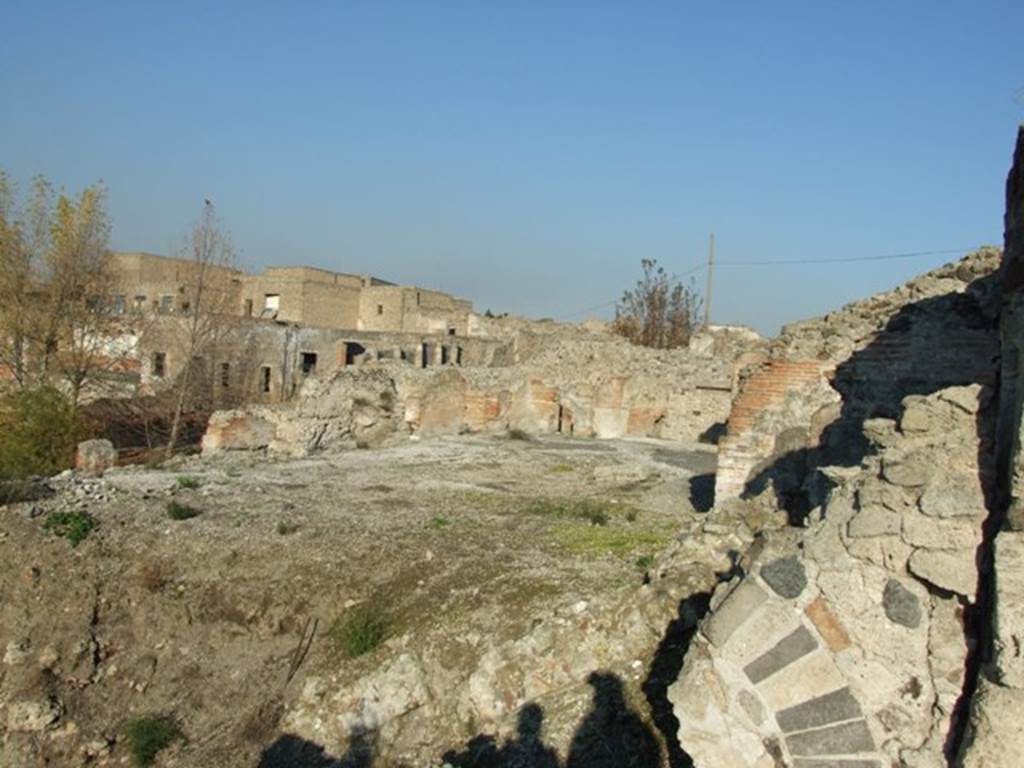 VII.16.15 Pompeii. December 2007. Looking north-east towards room 2, atrium from area 18, peristyle of VII.16.13.