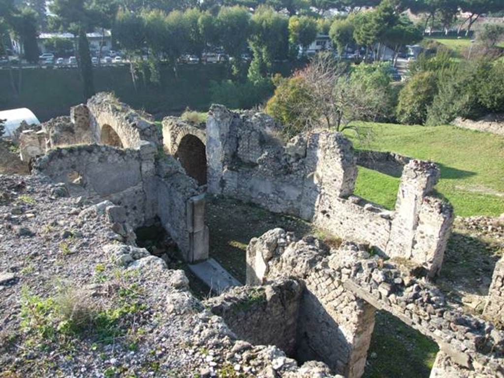 VII.16.15 Pompeii. December 2007. Looking north-west across lower levels from area 14.
Room 30 is the arch at the rear. Room 7 is front right of the photograph and room 25 is centre left. This photograph also shows the vertical drop at the north side of room 2, atrium.