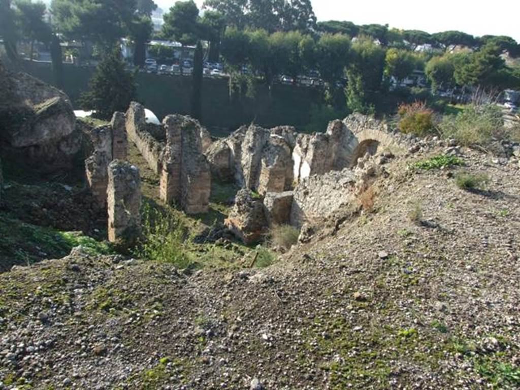 VII.16.15 Pompeii. September 2005. Looking west from area 14, across lower level corridor 33 and surrounding rooms.