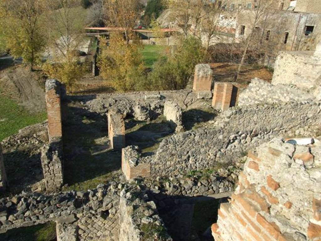 VII.16.15 Pompeii. December 2007. Looking north from room 2, atrium, across lower levels towards room 18 on lower level of VII.16.16.