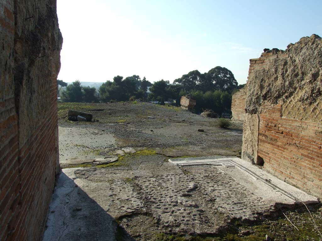 VII.16.15 Pompeii. December 2007. Room 1, entrance fauces or corridor, looking west across atrium.