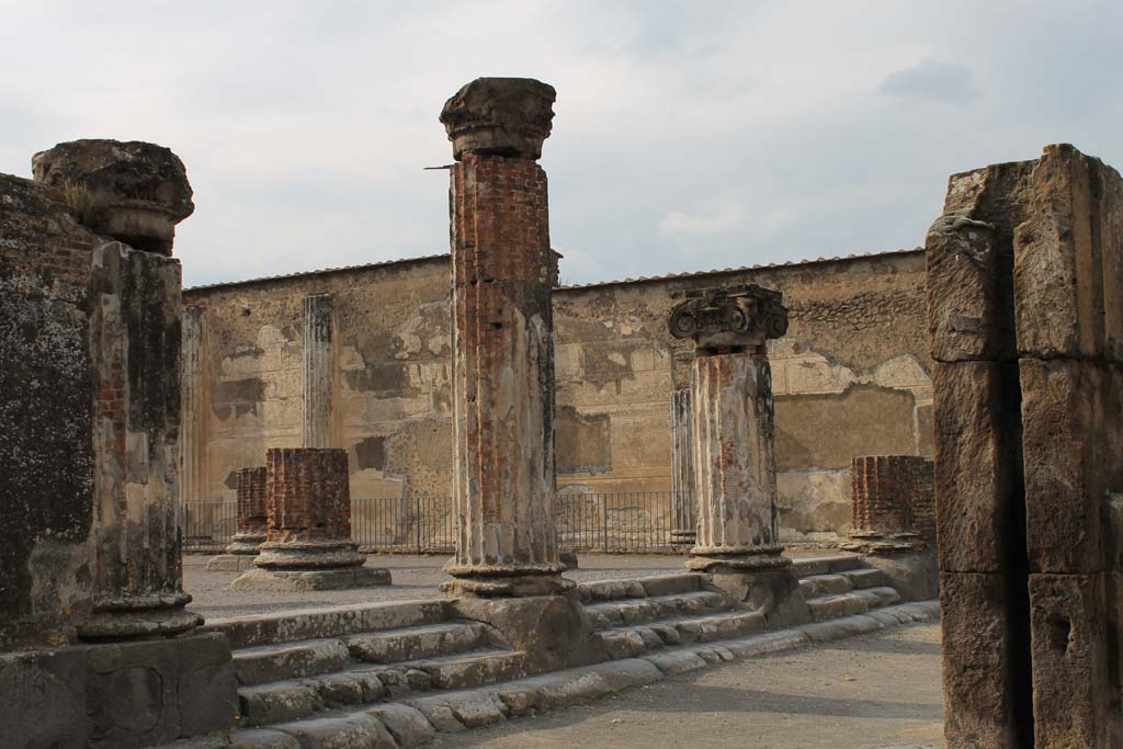 VIII.1.1 Pompeii. March 2014. Basilica, looking towards north wall, across entrance, columns and steps.
Foto Annette Haug, ERC Grant 681269 DÉCOR.